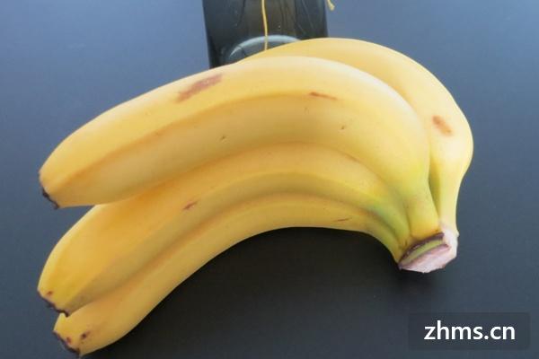 抛妇产后多久可以吃香蕉(抛妇产后多久可以吃香蕉和苹果)